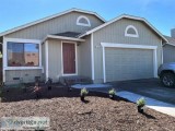 3 bedrooms 2 baths unfurnished house. Living room