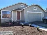 3 bedrooms 2 baths unfurnished house. Living room
