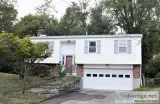 Spacious 3BRMS 1.5BATHS in a nice location  Spacious Kitchen  2 