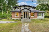 Magnificent renovated house overlooking water in Laval-Ouest