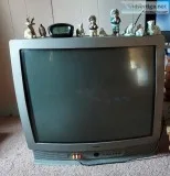 Color tv older style works Good
