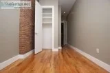 Spacious Room With Private Bathroom in Williamsburg