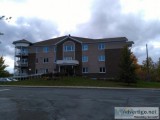 Impeccable condo 2 chambres avec vue sur le fleuve 169 000