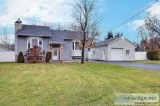 Superbe maison avec logement vacant 3 12 et garage &agrave Masco
