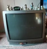 Nice color tv older style works Good