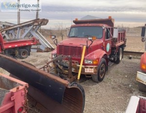 1992 International 4900 single axle dump truck