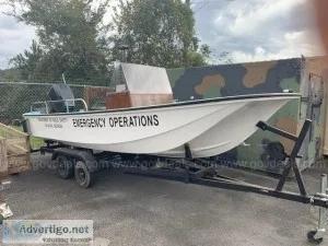 2000 Boston Whaler Boat with 90 HP Mercury Motor