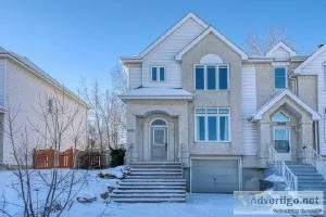 Nice semi-detached with garage fireplace 3 upstairs bedrooms in 