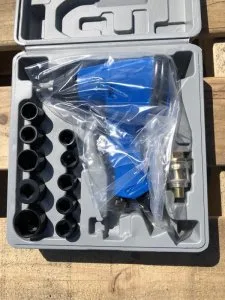 UNUSED 12&quot DRIVE AIR IMPACT WRENCH KIT 74231221