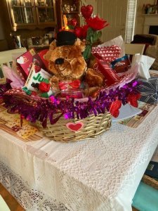 MUSICAL SWEETHEART BEAR BASKET