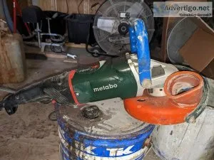 9&rdquo Metabo Grinder W24-203 ANGLE GRINDER W DUST AVENGER SHRO