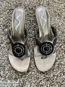 Pewter color leather wedge sandal in size 9 by Nina