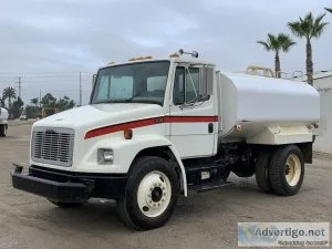 1999 FREIGHTLINER FL70 2000 GALLON BOBTAIL WATER TRUCK 61903221