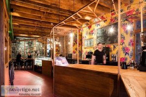 Space in the heart of Old Montreal with restaurant included