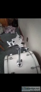 Universal hardware holder for drumset