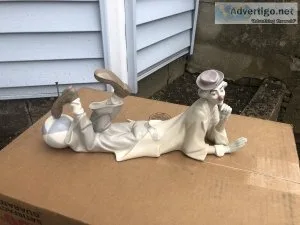 LLadro reclining clown with ball