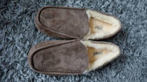 New UGG Ascot Slippers  Man s Size 9 Mocha