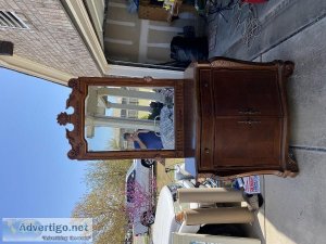 Cabinet with mirror