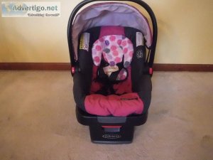 Graco Car Seat - 0 to 30lbs. Like New