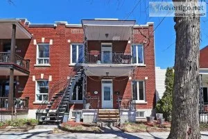 Condo 2 cac avec belle cour cl&ocirctur&eacute e et stationnemen