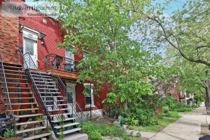 Duplex &agrave r&eacutenover Potentiel valeur de 950K Prix deman