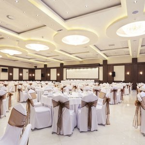 Tables and chairs for rent in dubai