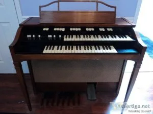 Hammond 8100 Series Spinet Organ