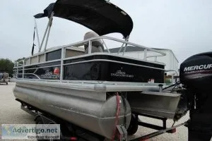 2016 Sun Tracker Fishin Pontoon