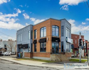 Commercial building with direct access to Jacques Cartier bridge