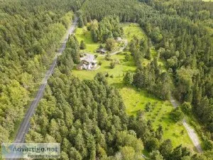 Large farmhouse with fruit farm for sale in Quebec