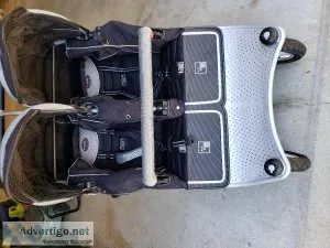 RUNABOUT TWIN STROLER