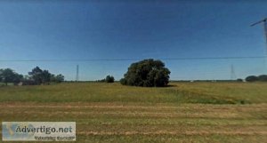 1 acre lot for sale in Angleton