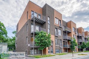 Corner unit 1  1  within walking distance of Sauvé metro A