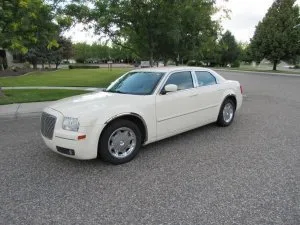 CHRYSLER 300 LIMITED RWD 2005 SUPER CLEAN