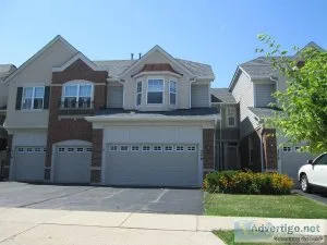 POPULAR 2 STORY TOWNHOME FEATURES 3 BEDROOMS 2.5 BATHROOMS