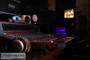 Book the best music recording studio in Los Angeles