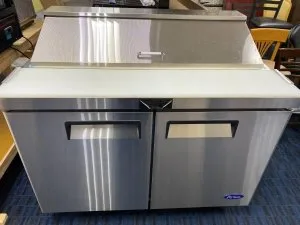 Sandwich preparation table