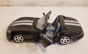 Model Car - Dodge Viper RT10 124 - 20 (Pasadena)