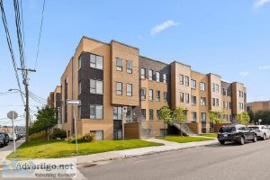 Modern 2 storey condo Corner unit 3 or 4 bedrooms Mtl-North