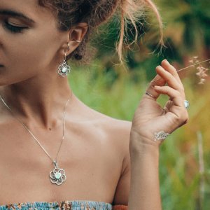 Make your look fabulous to wear opal jewelry | rananjay exports