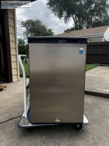 Small portable refrigerator