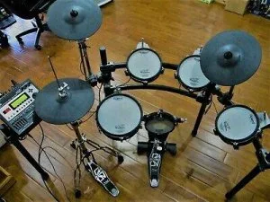 Letting a baby grand piano and e-drum set going for free