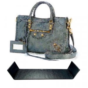 Elegant and stylish branded women?s handbags and their base shap