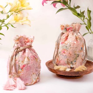 Wedding favors by the amyra store