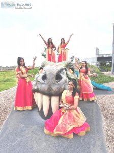 Bollywood dancers