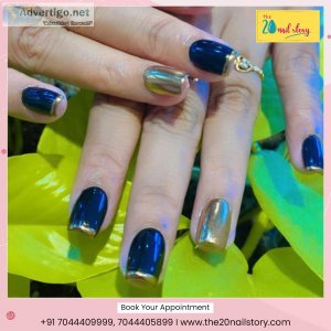 Look more beautiful with the trendy glitter nail extension