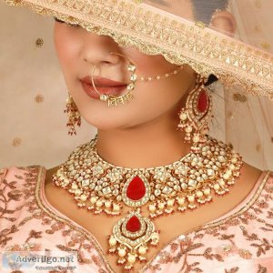 Sparkling elegance: discover the perfect bridal jewellery set on