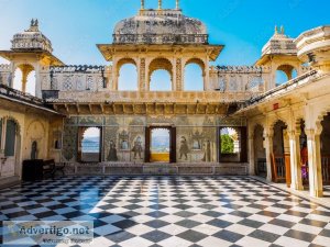 City palace in udaipur, most attraction in udaipur, must visit w