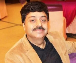 Best eye doctor in delhi