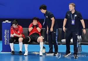Tearful handball player ryu eun-hee i m upset that i can t play 